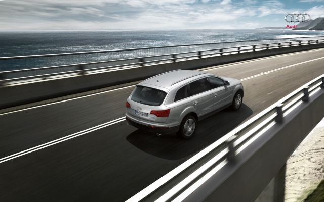 Audi Q7 2013. Desktop wallpaper