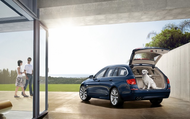 BMW 5 Series Touring. Desktop wallpaper