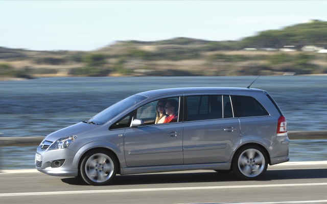 Opel Zafira 2009. Desktop wallpaper