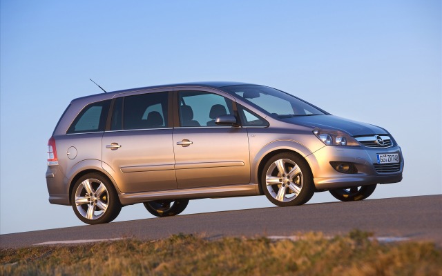 Opel Zafira 2009. Desktop wallpaper