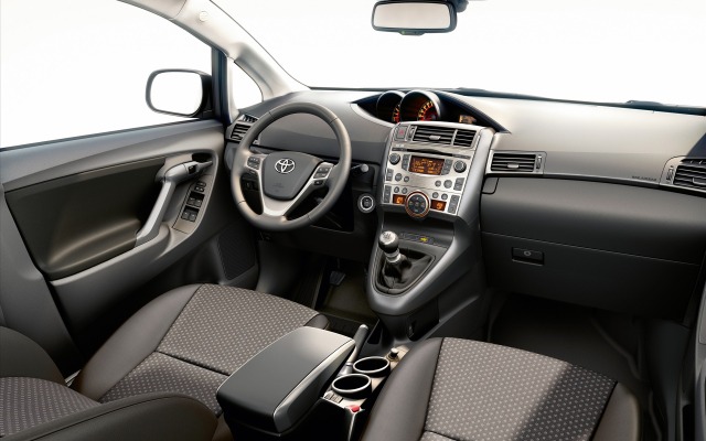 Toyota Verso 2010. Desktop wallpaper