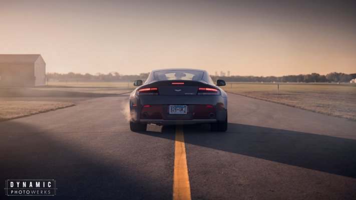 Aston Martin. Desktop wallpaper