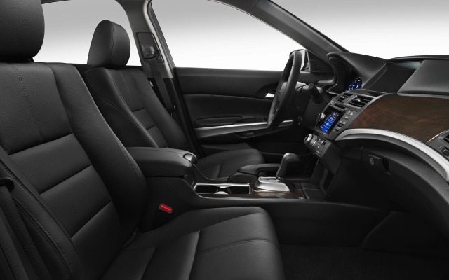 Honda Crosstour 2015. Desktop wallpaper