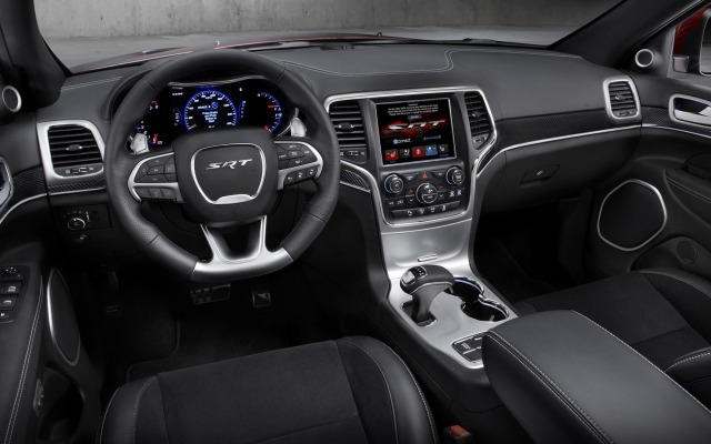 Jeep Grand Cherokee SRT 2015. Desktop wallpaper