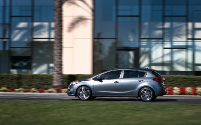 Kia Forte5 2015. Desktop wallpaper