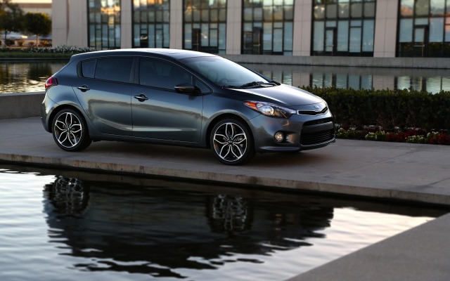 Kia Forte5 2015. Desktop wallpaper