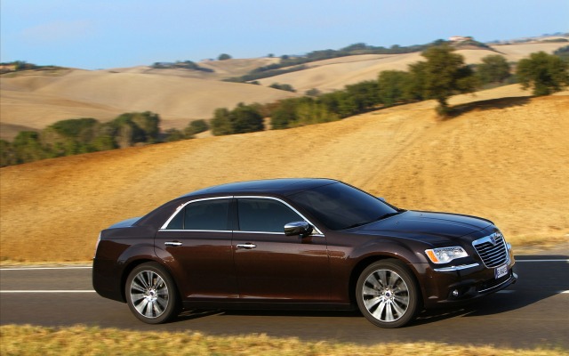 Lancia Thema 2012. Desktop wallpaper