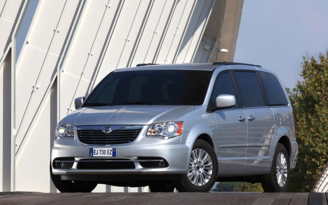Lancia Voyager 2012. Desktop wallpaper