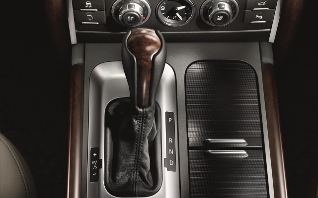Land Rover Range Rover Vogue 2012. Desktop wallpaper