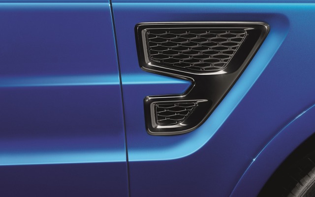 Land Rover Range Rover Sport SVR 2015. Desktop wallpaper