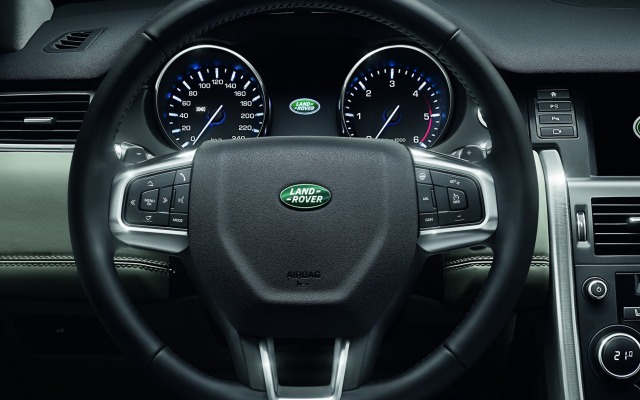 Land Rover Discovery Sport 2015. Desktop wallpaper