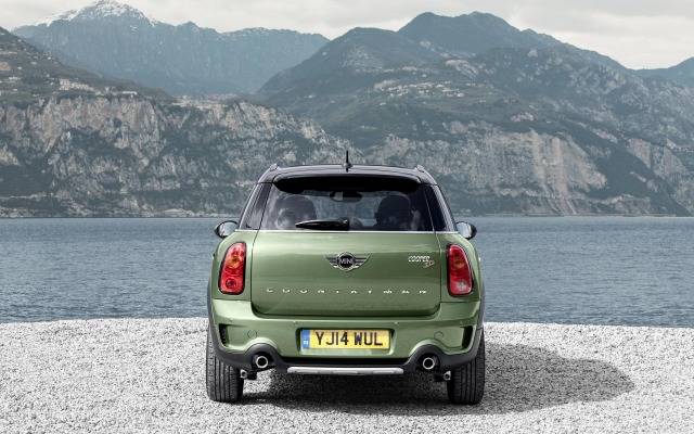 MINI Cooper S Countryman 2015. Desktop wallpaper