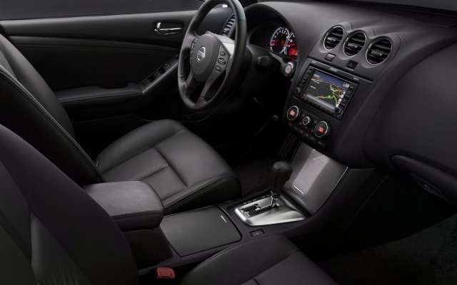Nissan Altima 2010. Desktop wallpaper