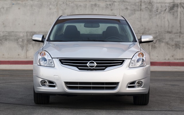 Nissan Altima 2010. Desktop wallpaper