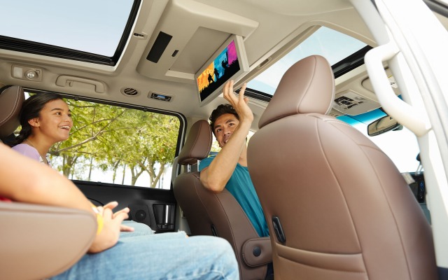 Toyota Sienna 2015. Desktop wallpaper