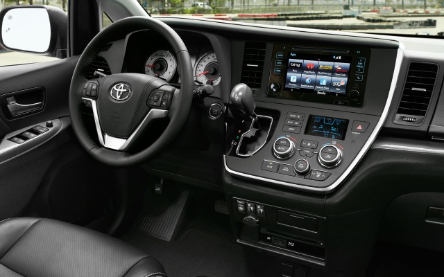 Toyota Sienna 2015. Desktop wallpaper