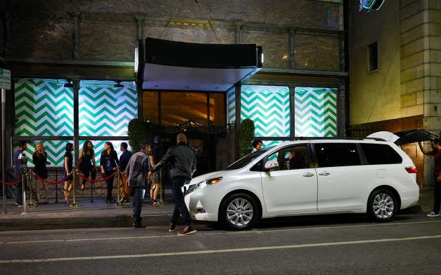 Toyota Sienna 2015. Desktop wallpaper