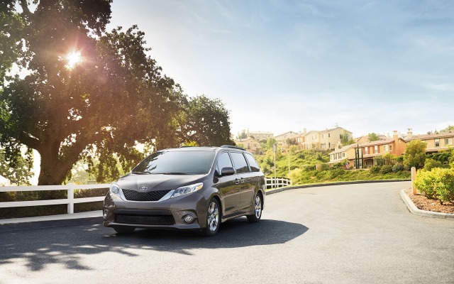 Toyota Sienna 2015. Desktop wallpaper
