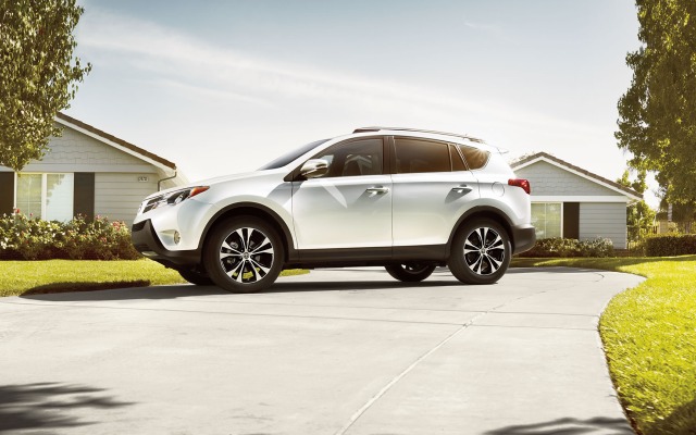 Toyota RAV4 2015. Desktop wallpaper