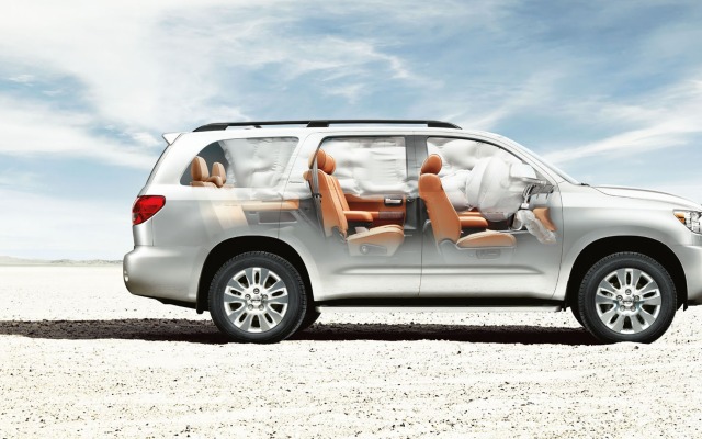 Toyota Sequoia 2015. Desktop wallpaper