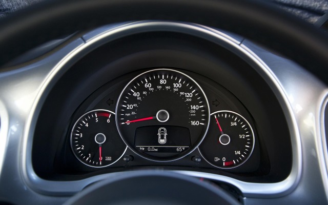 Volkswagen Beetle 2015. Desktop wallpaper