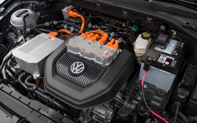 Volkswagen e-Golf 2015. Desktop wallpaper