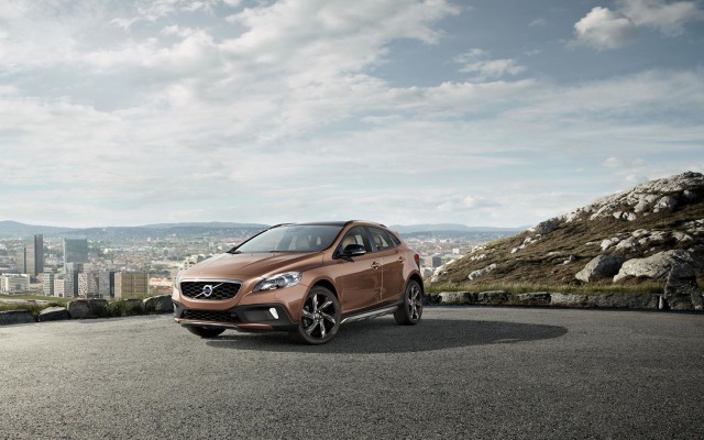Volvo V40 Cross Country 2015. Desktop wallpaper