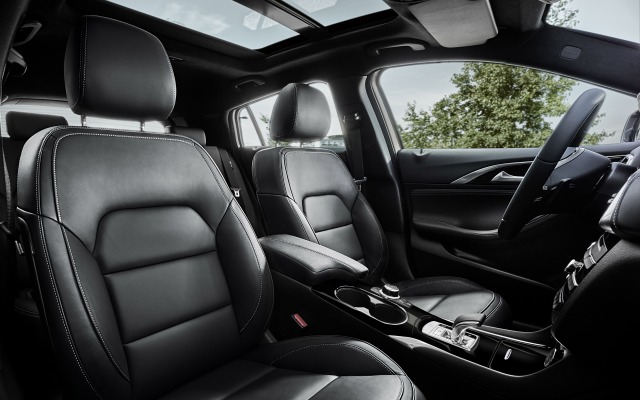 Infiniti Q30 Active Compact 2016. Desktop wallpaper