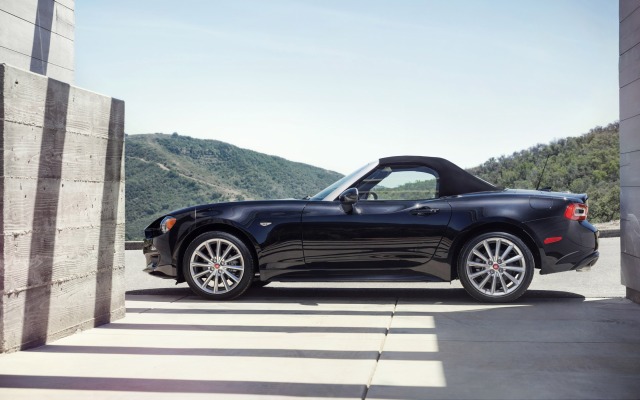 Fiat 124 Spider 2017. Desktop wallpaper