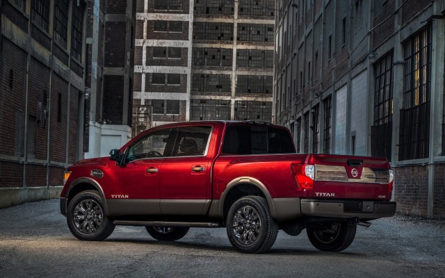 Nissan Titan Crew Cab 2017. Desktop wallpaper