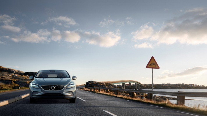 Volvo V40 2017. Desktop wallpaper