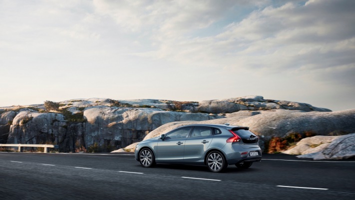 Volvo V40 2017. Desktop wallpaper