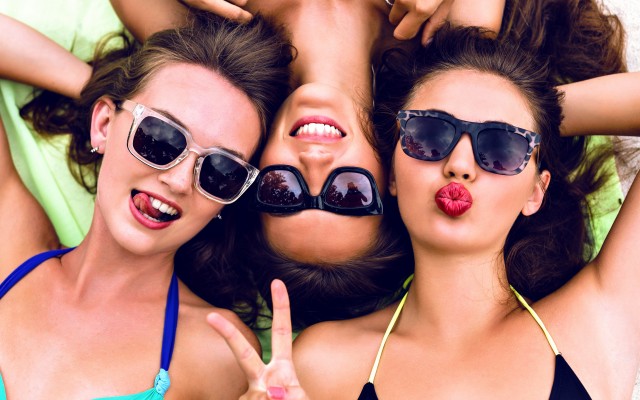 Girls. Desktop wallpaper