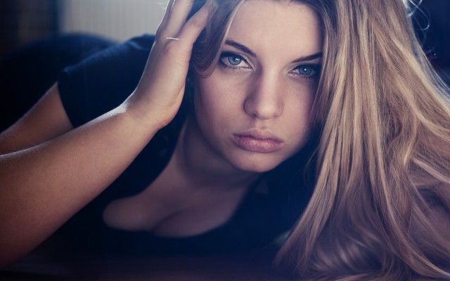 Alina Stolzenburg. Desktop wallpaper