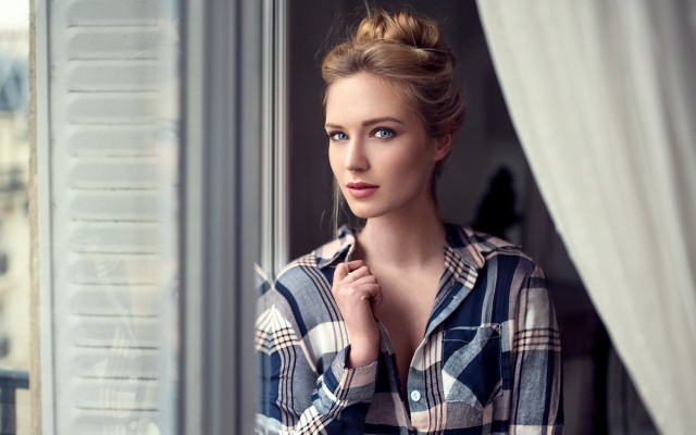 Eva Mikulski. Desktop wallpaper