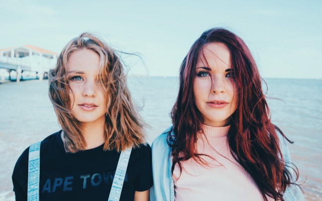 Girls. Desktop wallpaper