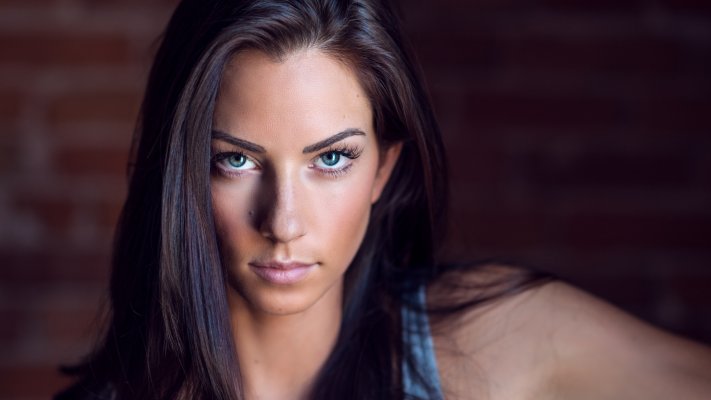 Janna Breslin. Desktop wallpaper