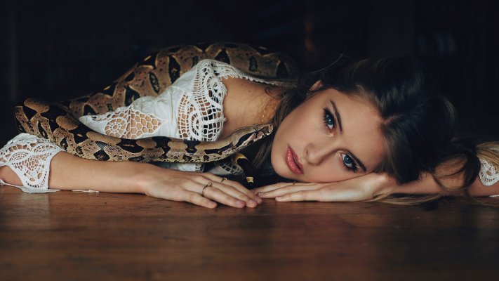 Camille Rochette. Desktop wallpaper