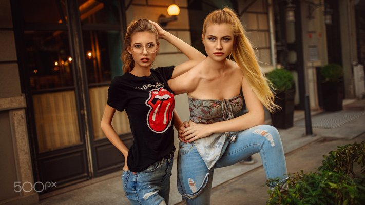 Girls. Desktop wallpaper
