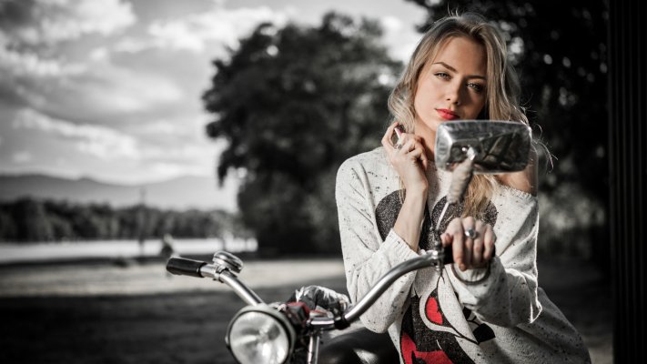 Karolina Debczynska. Desktop wallpaper