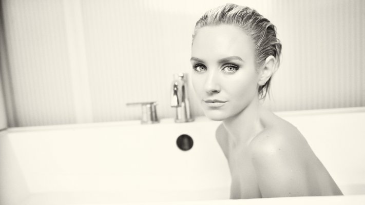 Nicky Whelan. Desktop wallpaper