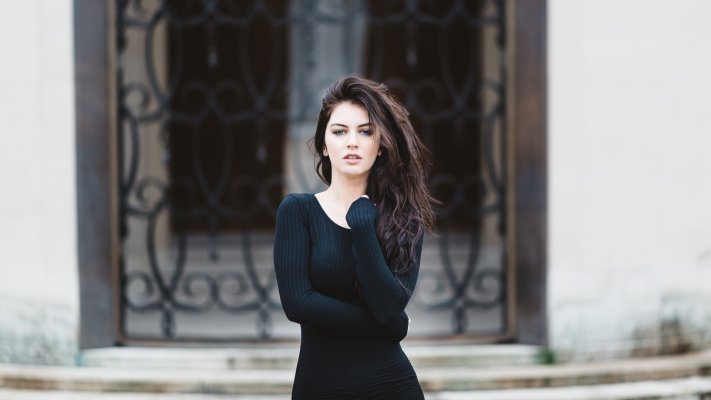 Aurela Skandaj. Desktop wallpaper