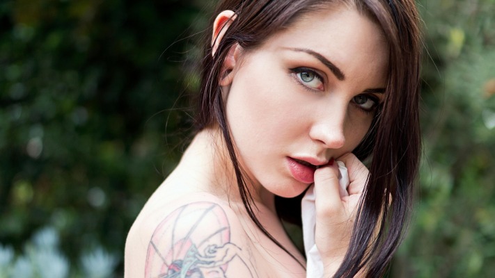 Ashley Holat. Desktop wallpaper