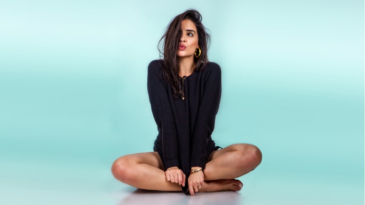 Luna Mansour. Desktop wallpaper