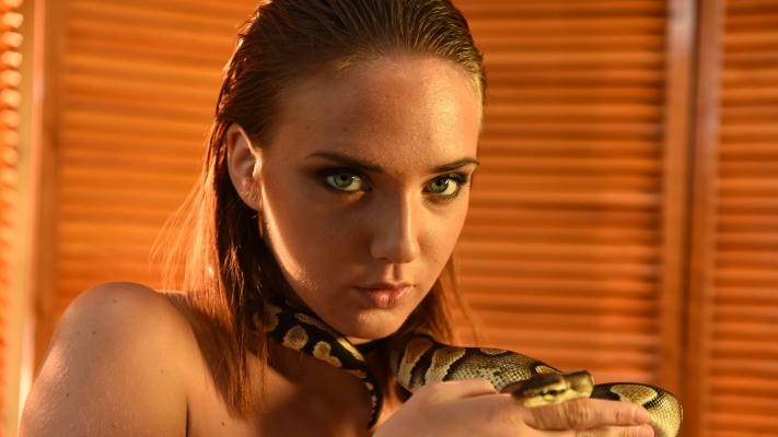 Oxana Chic. Desktop wallpaper