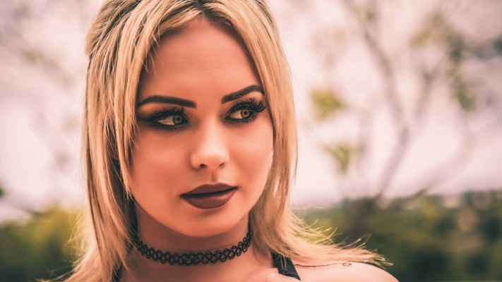 Sara Louise. Desktop wallpaper