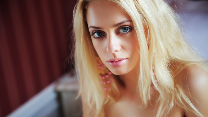 Jennifer Mackay. Desktop wallpaper