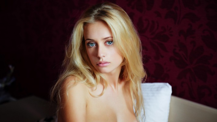 Jennifer Mackay. Desktop wallpaper