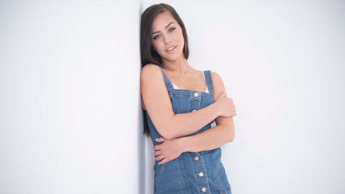 Alina Lopez. Desktop wallpaper