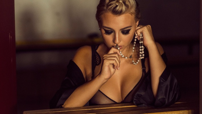 Lea Benattia. Desktop wallpaper